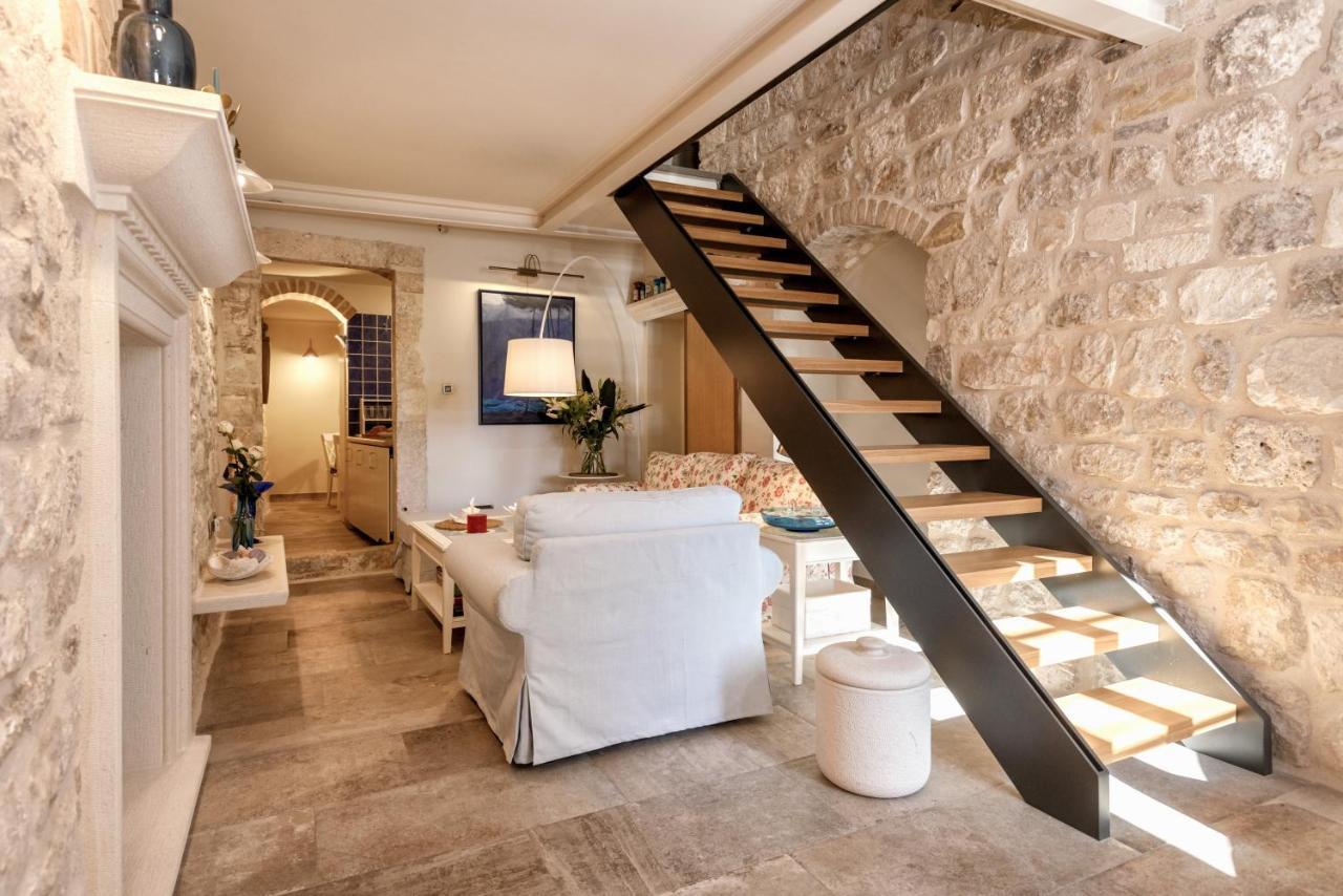Varda - Latica Hvar Town
