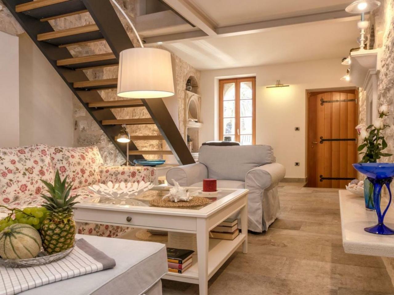 Villa Varda - Latica